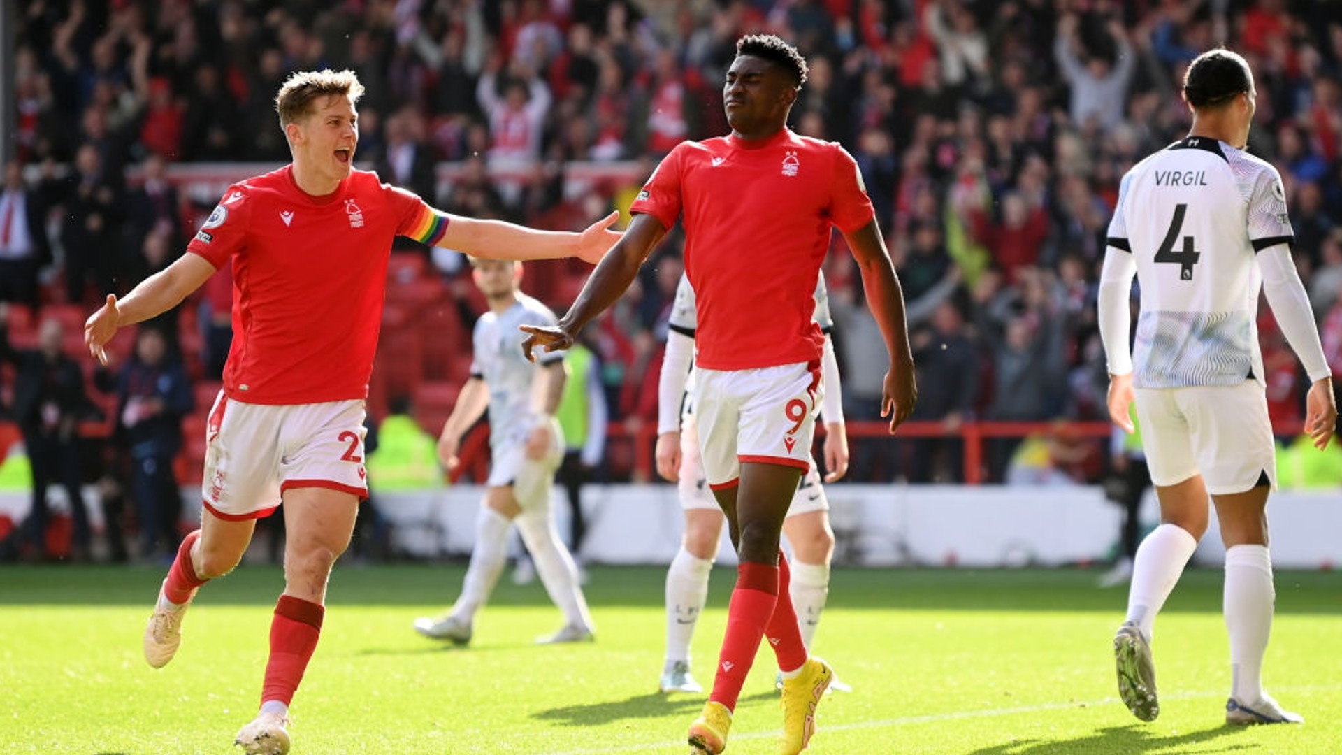 不仅加深了 不仅加深了